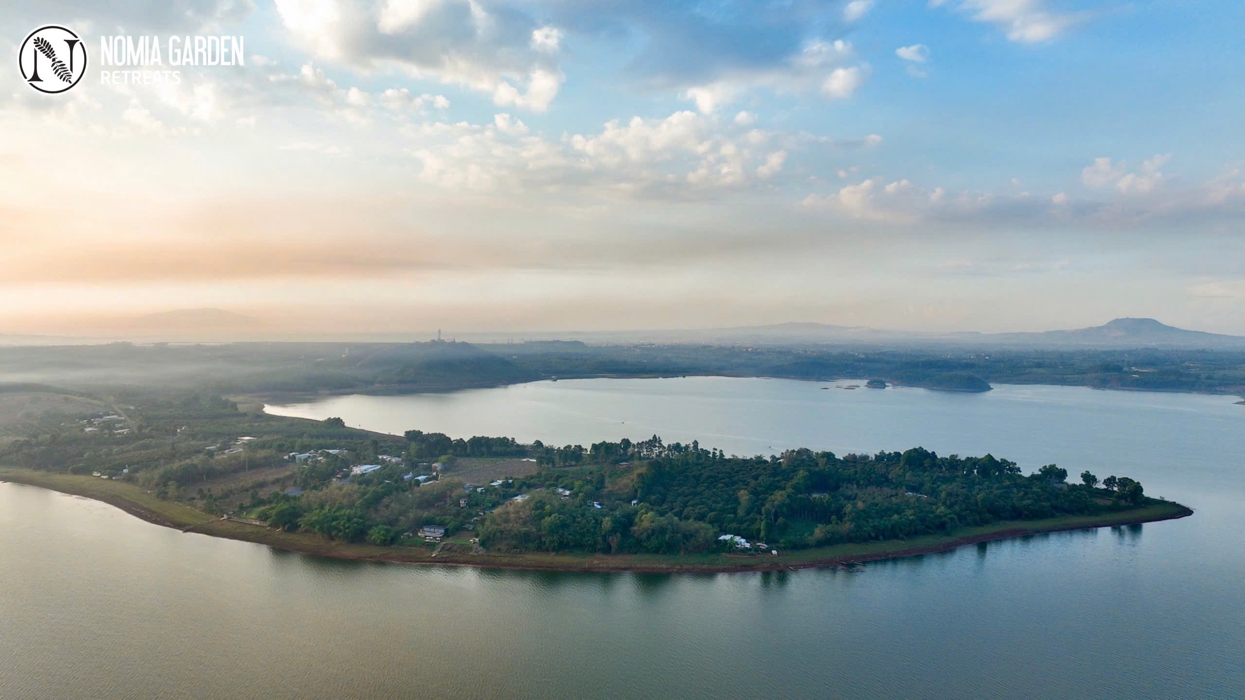 Khung cảnh Hồ Trị An thơ mộng