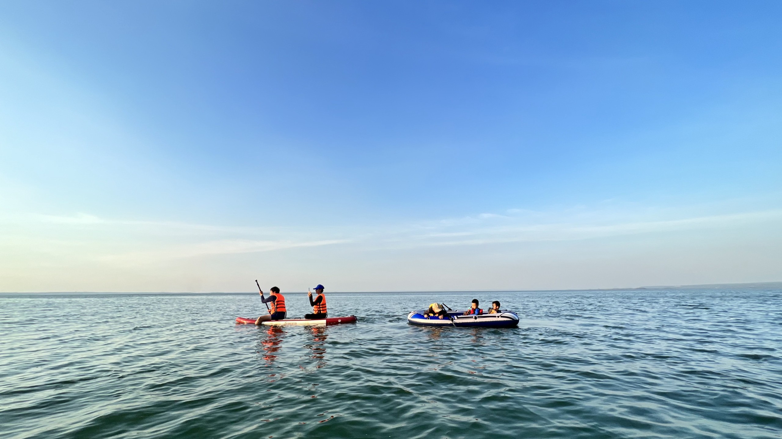 Bơi lội tại hồ bơi v&ocirc; cực