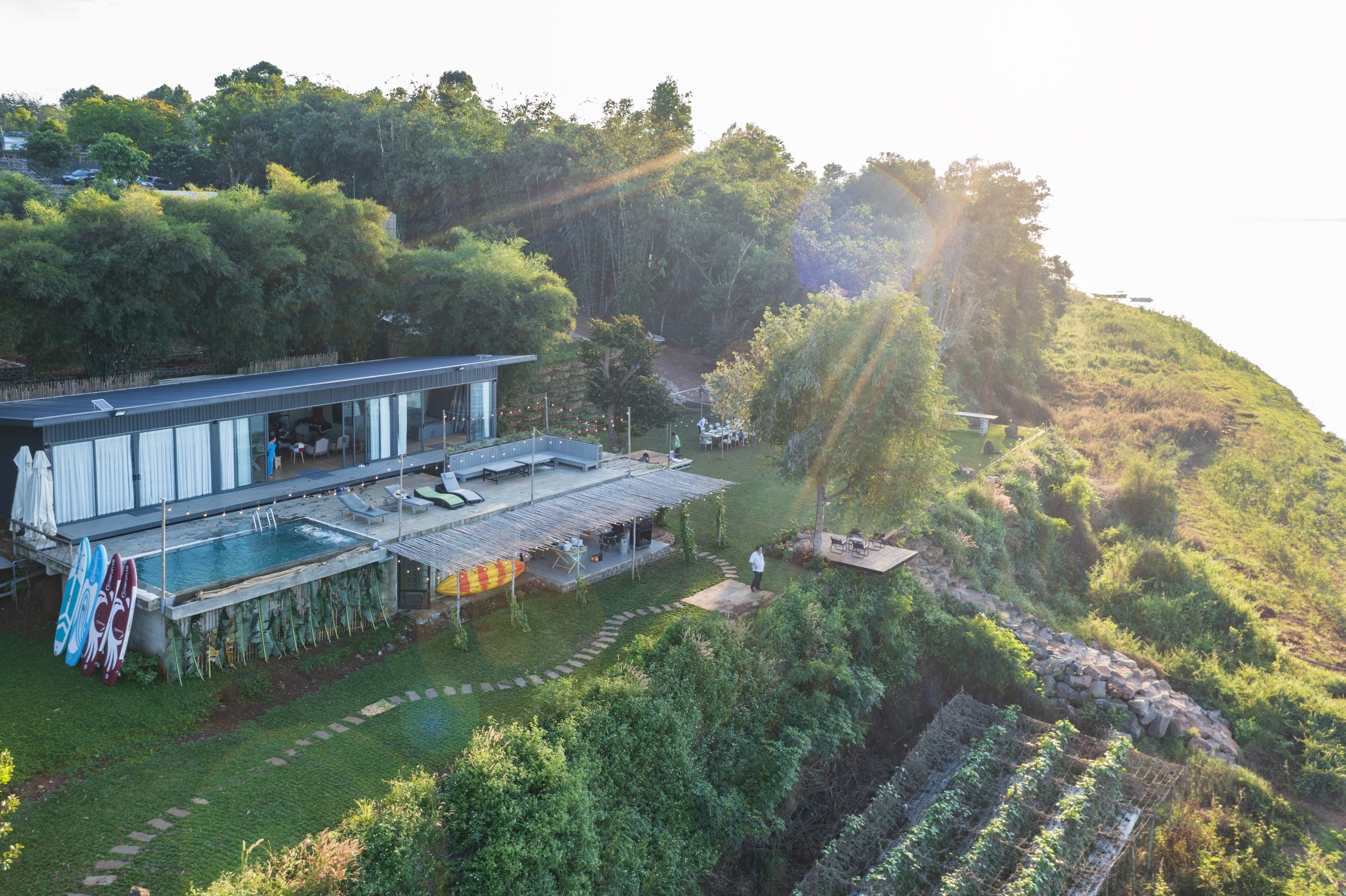 du lịch th&aacute;ng 8 tại nomia