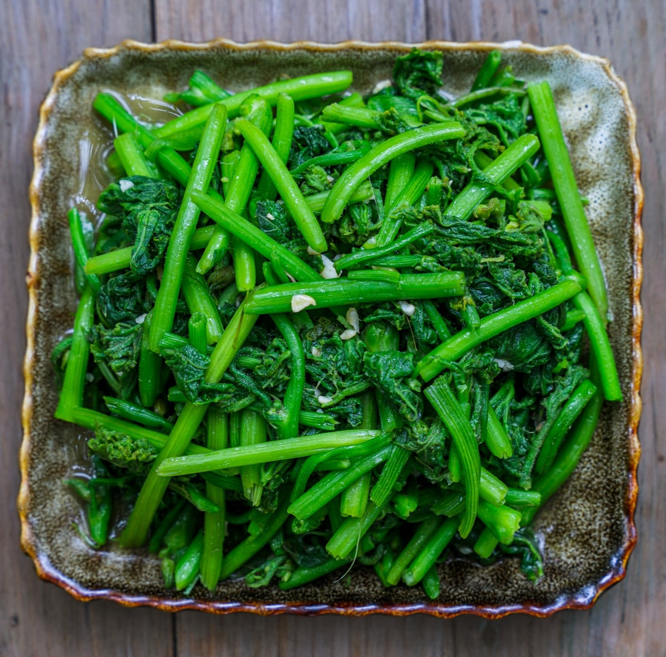 Squash shoots stir-fried with garlic