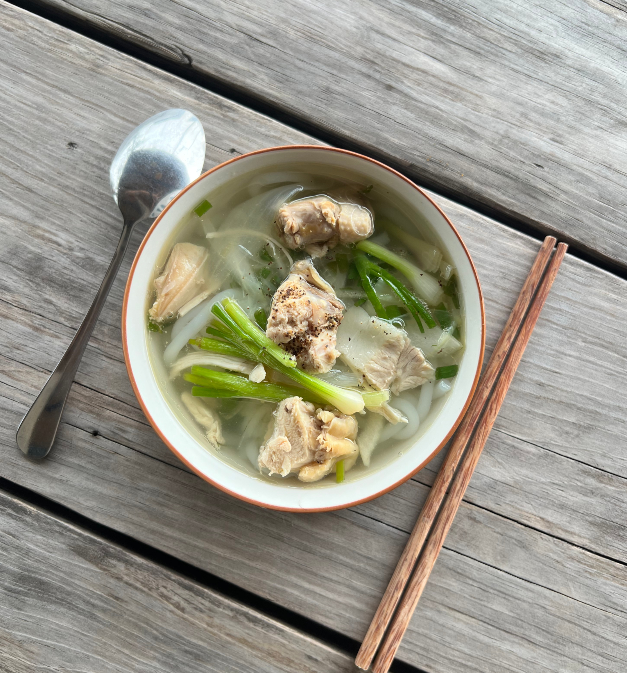 Bữa s&aacute;ng b&ecirc;n hồ Trị An tại Nomia Garden Retreats