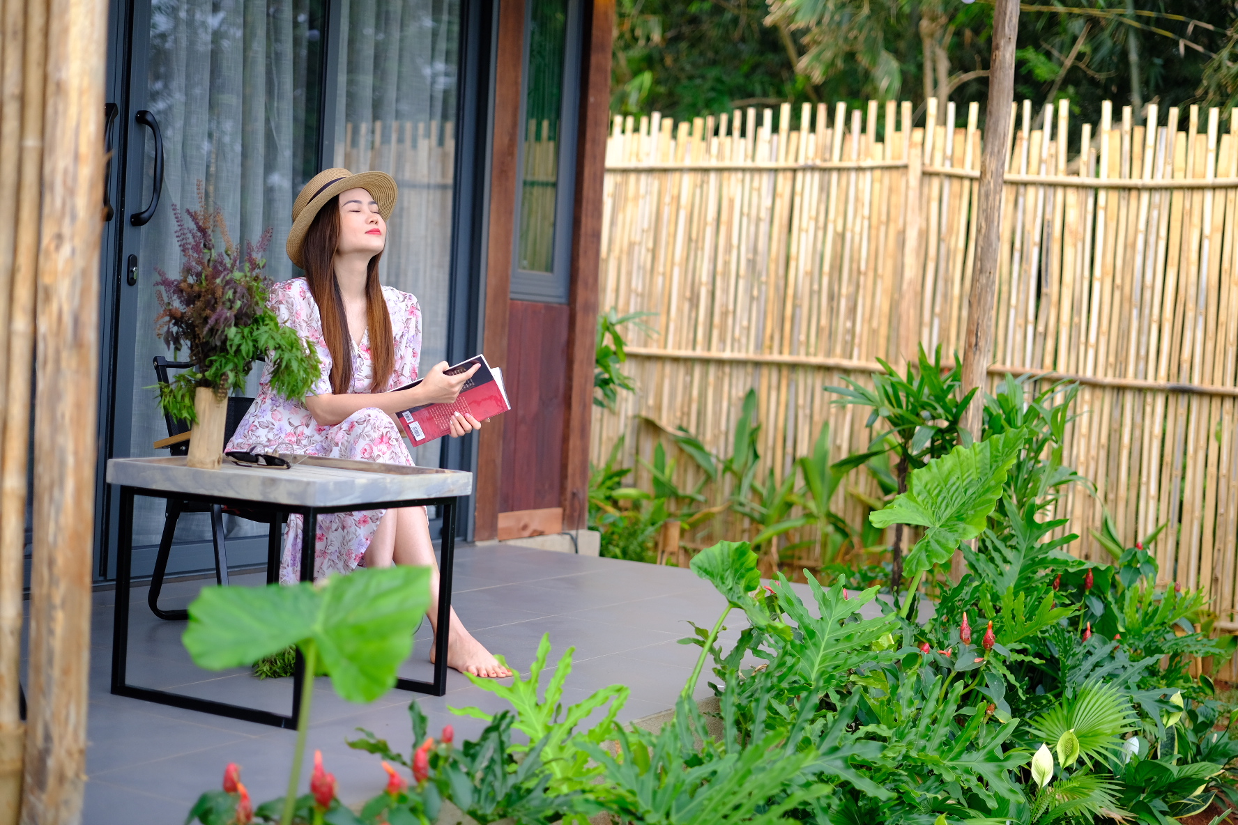 Hill Bungalow xinh xắn với những vật liệu thi&ecirc;n nhi&ecirc;n